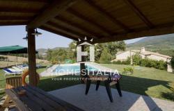 Authentic Tuscan farmhouse with pool, garden &amp;amp; panoramic views 5