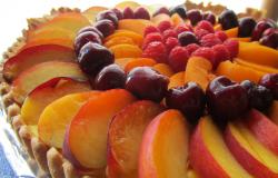 Italian summer dessert, torta alla frutta