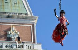 Flight of the Angel at Venice Carnival