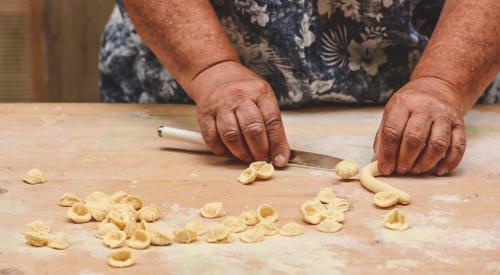 A woman making orecchiette in Bari / Photo: Michele Ursi via Shutterstock