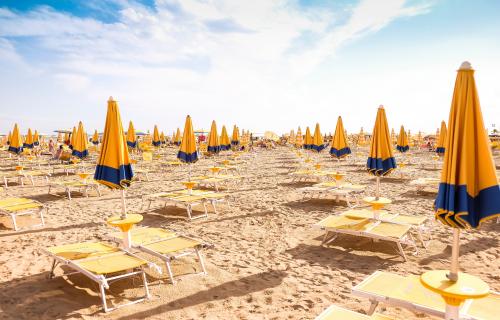 Sometimes the heat's too much, even at the beach. Photo via Timo Wagner on Unsplash