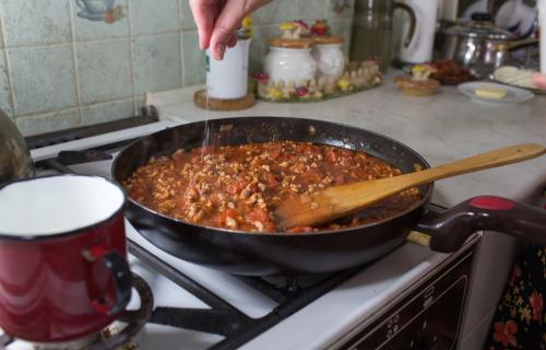 preparing lasagne