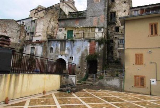 Town - City Home in Casoli, Original condition 1900s, stone town house ...