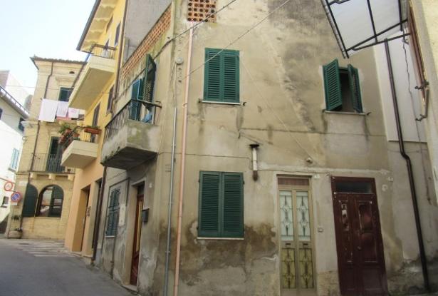 typical italian houses