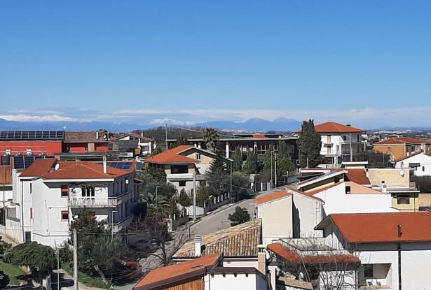 700sqm block of flats with 5 floors, sea and mountain views, 2000sqm of land in the center of town, one apartment finished, great B & B potential. 1