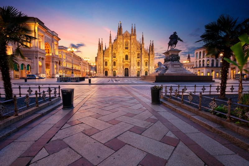 Milan's empty Piazza del Duomo