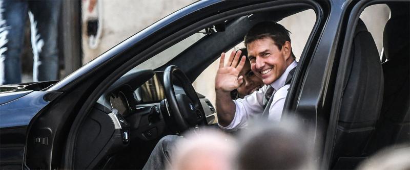 Tom Cruise waving from car while filming Mission Impossible 7 in Rome