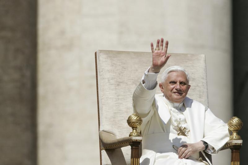 Mourners Gather In Vatican City For The Funeral Of Pope Benedict XVI ...