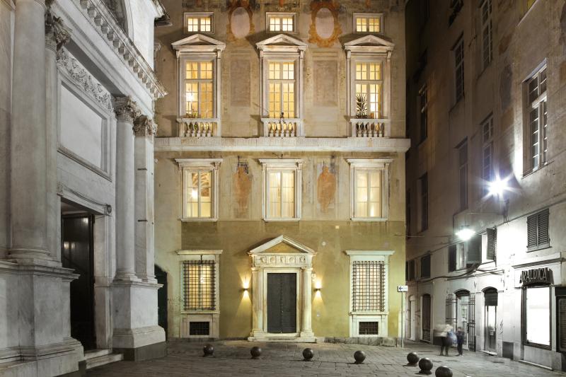 Palazzo Grillo entrance