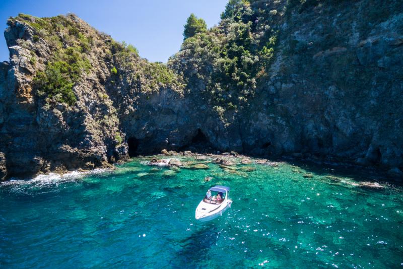 An Amalfi boat rental