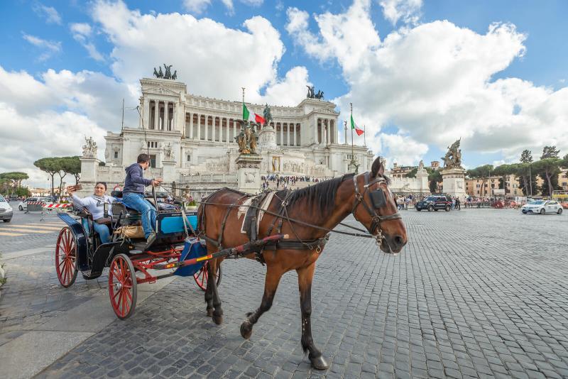 Horse-drawn carriage in Rome