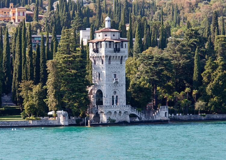 romantic lakeside destinations in Italy