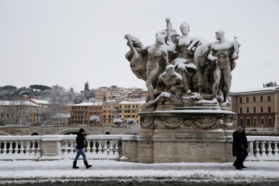 snow in Rome