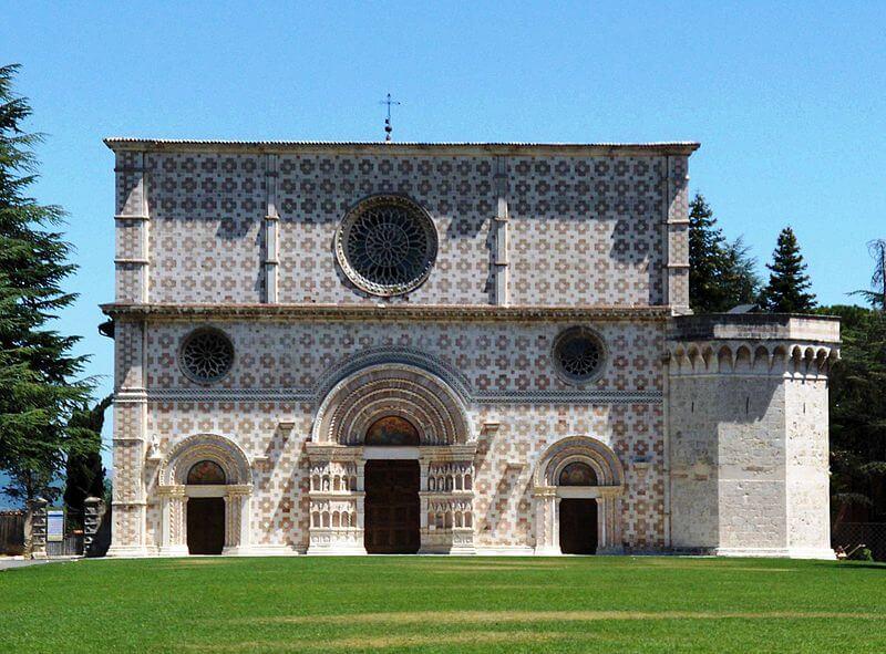 Basilica di Santa Maria di Collemaggio what to see in Abruzzo