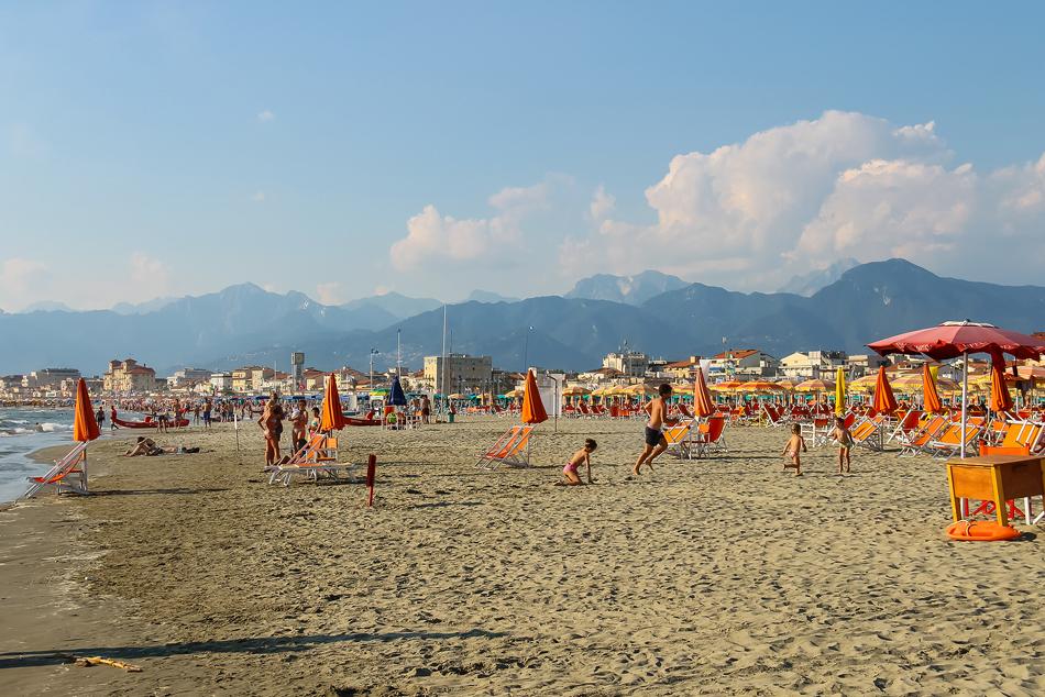 Italian beaches by train